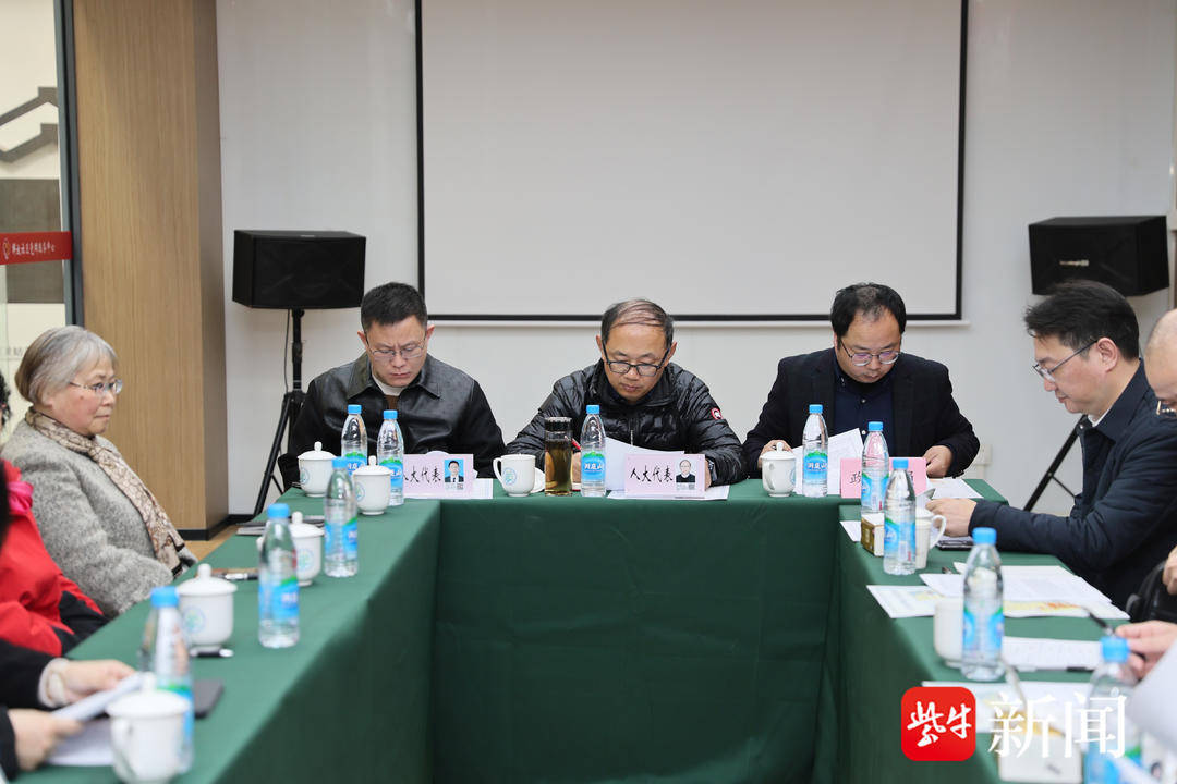 主動為社區(qū)安裝監(jiān)控<strong></p>
<p>監(jiān)控安裝
</strong>，“惠民交投”彰顯國企擔(dān)當(dāng):監(jiān)控安裝
